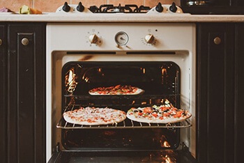 clean oven using baking soda